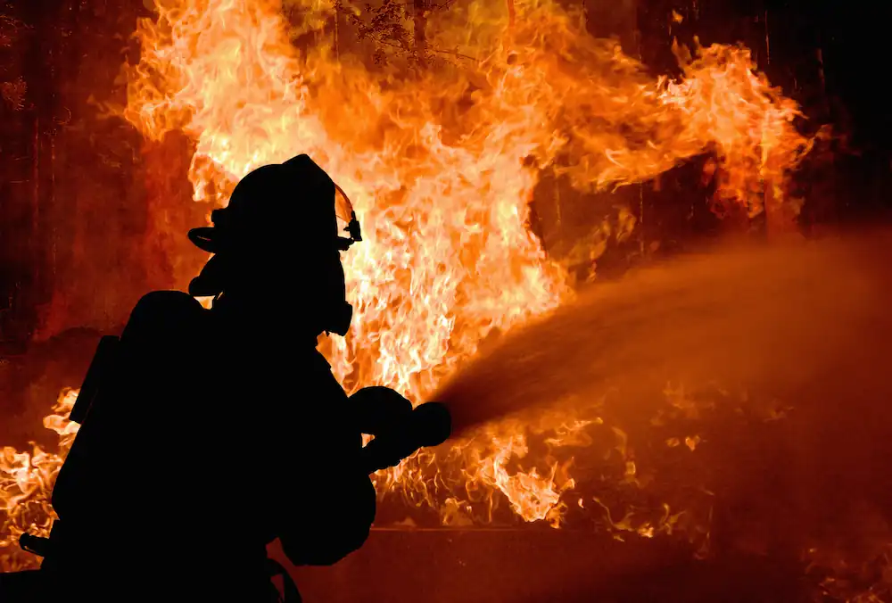 Les pompiers sont les personnes les plus exposées aux fumées de feux de forêt. 